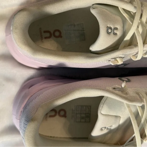 On Cloudtilt Womwn’s Running Shoe - Picture 14 of 15